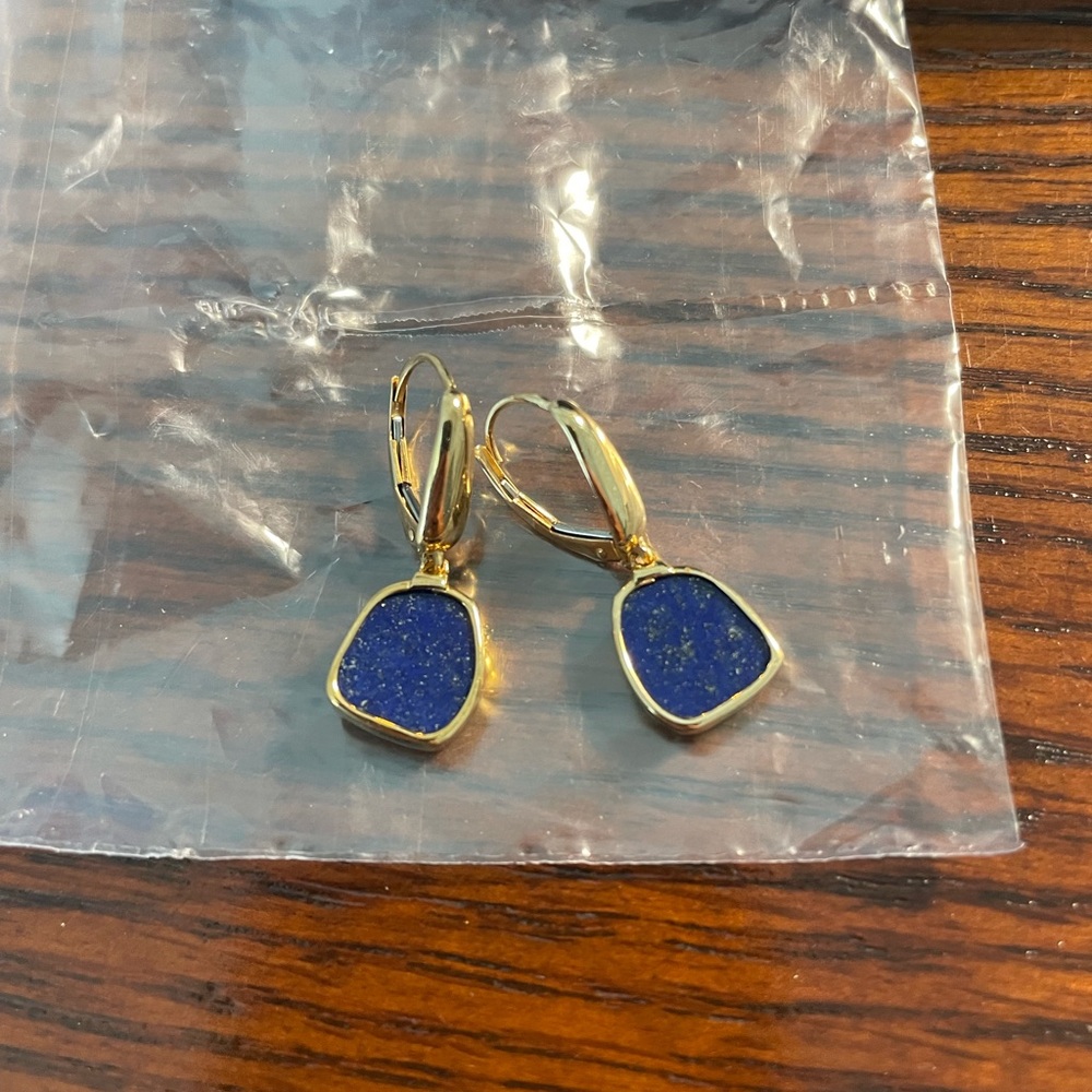 Brand new~14kt Yellow Gold and Lapis Lazuli drop earrings~